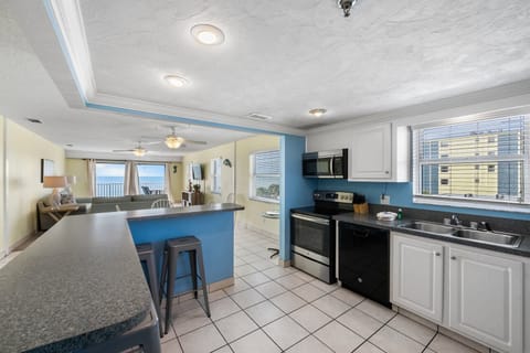 Sea Breeze 308 Kitchen