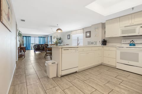 Beach Place 401 Kitchen