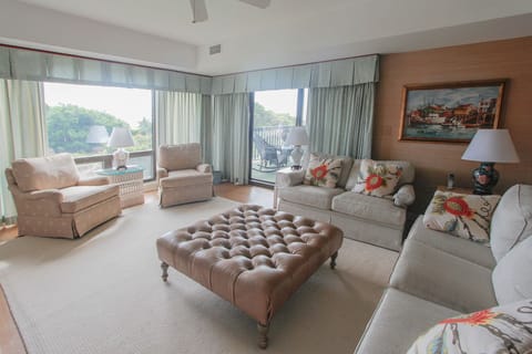 Spacious living room