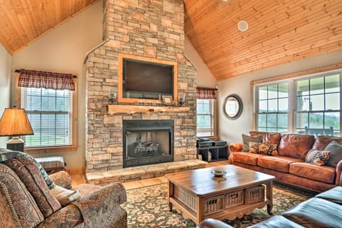 Franklin Vacation Rental | 3BR | 2.5BA | 2,500 Sq Ft | Stairs Required