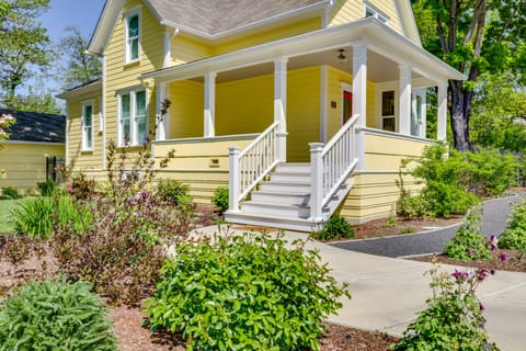 Salem Vacation Rental | 2BR | 2BA | 1,600 Sq Ft | Stairs Required