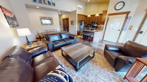 Living Room with Leather Seating - Living Room with Leather Seating