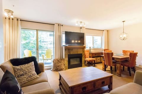 Living/Dining Area