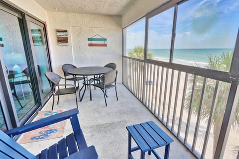 Private Screened Balcony