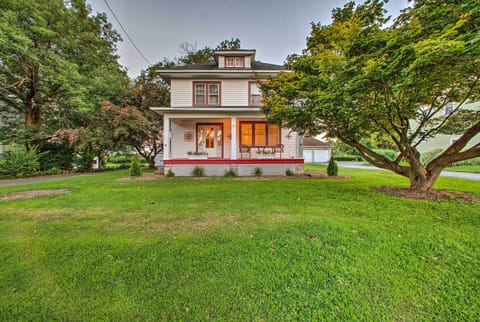 Lancaster Vacation Rental | 3BR | 1.5BA | 1,530 Sq Ft | 2 Stories
