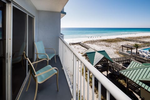 Balcony view - Enjoy the view of those Emerald waters!