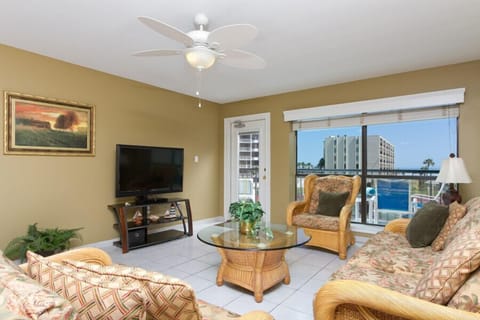 Saida IV 304 Living Area
