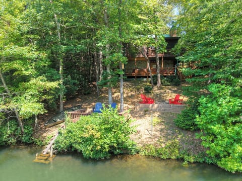 A peaceful lake front cabin sitting right on Cherry Lake in Blue Ridge, North Georgia. Guests enjoy direct access to the water for fishing, canoeing, or simply relaxing by the shoreline