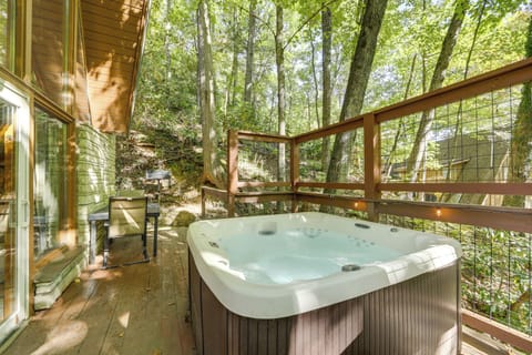 Gatlinburg Vacation Rental Home | 4BR | 3BA | 2,400 Sq Ft | Step-Free Access