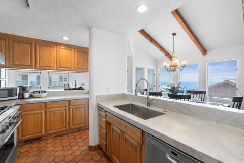 Fully Equipped Chef's Kitchen