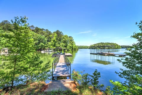 LaGrange Vacation Rental | 2BR | 2BA | 1,500 Sq Ft | Stairs Required