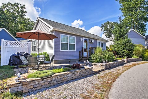 Wells Vacation Rental | 2BR | 1BA | 700 Sq Ft | Steps Required
