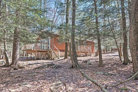 Pocono Lake Vacation Rental | 2BR | 1BA | 864 Sq Ft | Stairs Required