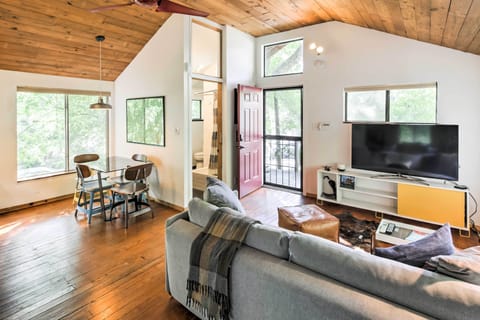 East Austin Vacation Rental | Studio | 1BA | 450 Sq Ft | Stairs Required