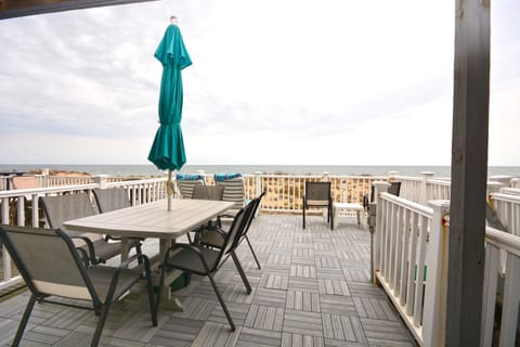 OCEAN-FRONT-SUN-DECK