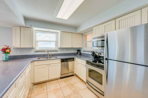 Fully eqipped kitchen with everything you need