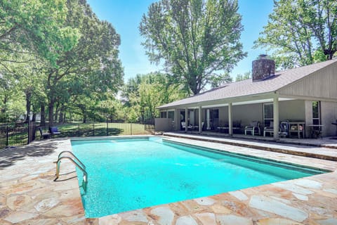 Southaven Vacation Rental | 4BR | 3BA | 3,500 Sq Ft | 3 Steps for Access