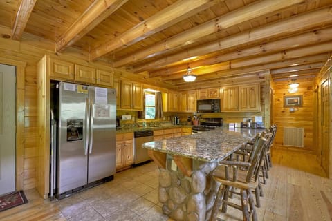 Hunter's Lodge - Fully Stocked Kitchen
