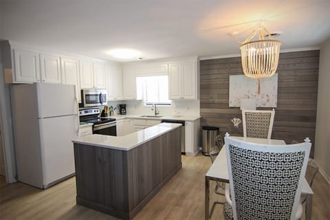 Kitchen & Dining Area