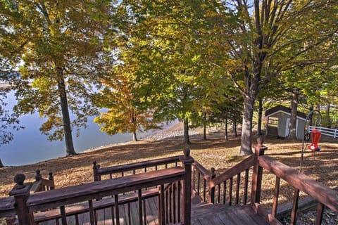 Cadiz Vacation Rental | 3BR | 2BA | 1,800 Sq Ft | Stairs Required