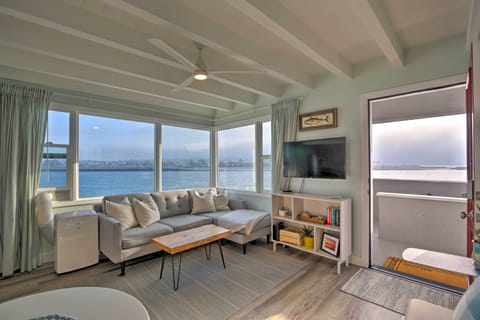 San Diego Vacation Rental | 1BR | 1BA | 500 Sq Ft | Top-Floor Unit