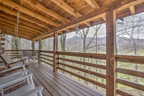 Waynesville Vacation Rental | 3BR | 3BA | 1,623 Sq Ft | 3 Steps Required
