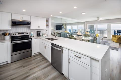 Kitchen - This fully furnished kitchen with quartz countertops is a chef's dream.