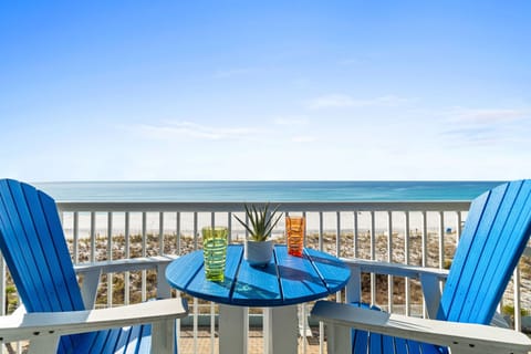 Balcony Views - Enjoy breakfast or coffee at your private balcony table!