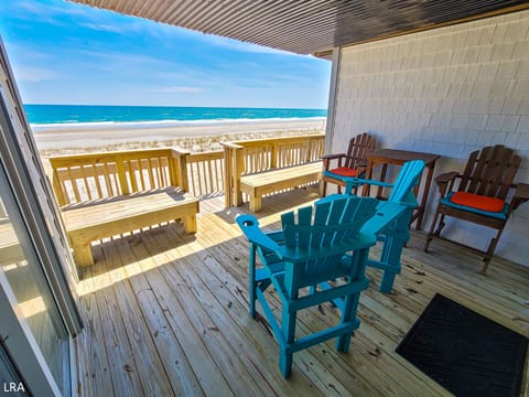 Oceanfront Covered Deck-16
