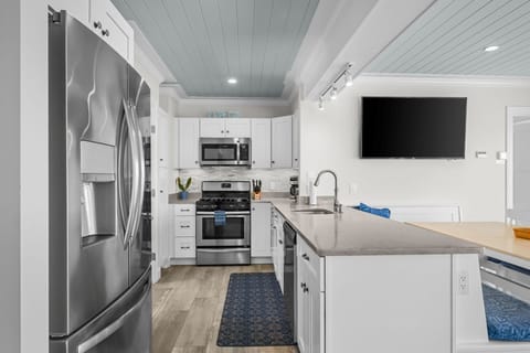 Large countertop for easy meal prep! - 1 Bayberry Lane Eastham Cape Cod - Bay Dream - NEVR