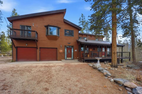 Grand Lake Vacation Rental | 4BR | 3BA | 2,200 Sq Ft | 2 Steps to Enter