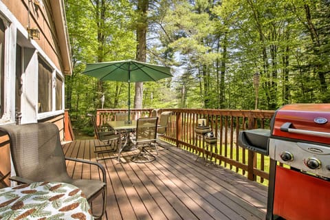 Goshen Vacation Rental | 2BR | 1BA | 725 Sq Ft | Stairs Required for Access