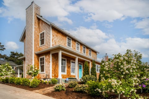 Gearhart Vacation Rental | 2-Story Home | 3BR | 3.5BA | 1,900 Sq Ft