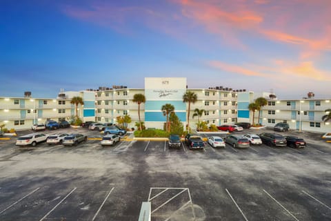 Welcome to Paradise Beach Club Resort, a relaxed beachfront destination with direct beach access and oceanfront living.