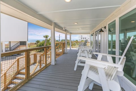 Large Gulf View Deck