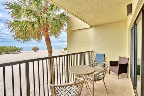 Private Balcony with Seating