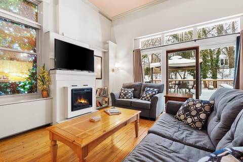 Saugatuck Vacation Rental | 1BR | 1BA | 1,000 Sq Ft | Stairs Required