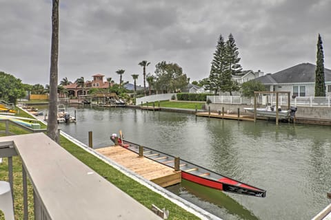 Corpus Christi Vacation Rental | 3BR | 2BA | 1,024 Sq Ft | Steps Required