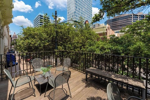 Balcony (City View) - Walker Luxury Vacation Rentals