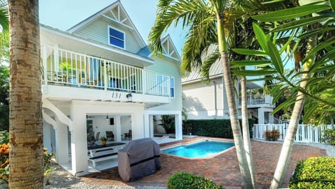 Pool  Oasis with Grilling, Dining and TV Lounge