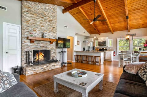 Chatuge Fish Retreat_Living Room with Woodburning Fireplace_Ench