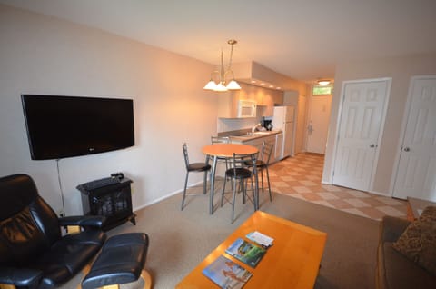 Kitchen/Dining Area - Kitchen/Dining Area