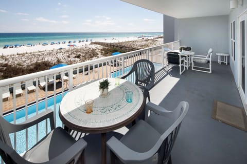 Perfect place for relaxing - Plenty of seating for everyone!