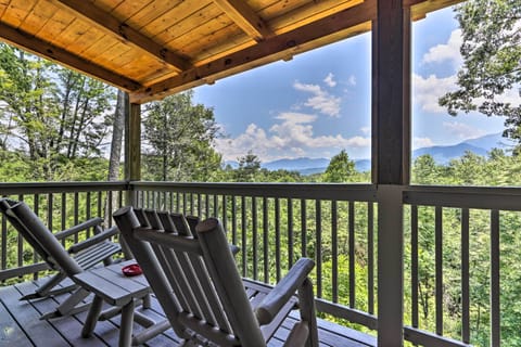 Gatlinburg Vacation Rental | 1BR | 1BA | 863 Sq Ft | Stairs Required