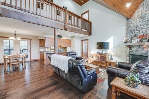 Branson Vacation Rental | 'Frog's Hollow' | 4BR | 4BA | Stairs Required