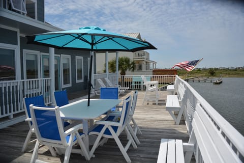  Spacious upper deck with spectacular sunsets.