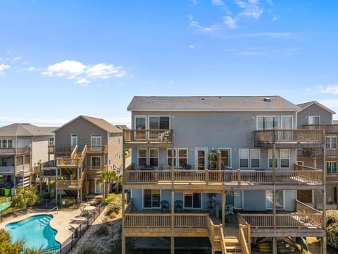 1-web-or-mls-3735 Island Dr. 94