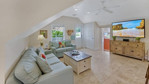 SUZY'S PARROT PERCH is a charming 2 bedroom located in the heart of Old Town on the corner of two historic streets (Whitehead and Virginia)...