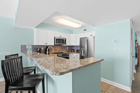 Breakfast Bar - Additional seating at the breakfast bar.