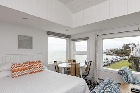 Waterfront Penthouse | Premium bedding, blackout drapes, iron/ironing board, free WiFi